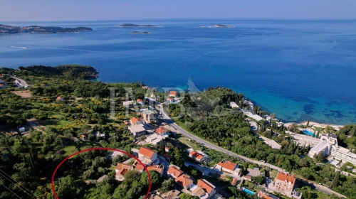 Attractive estate approx. 3.000 m2 | Traditional stone house | Sea view | Dubrovnik area, Mlini